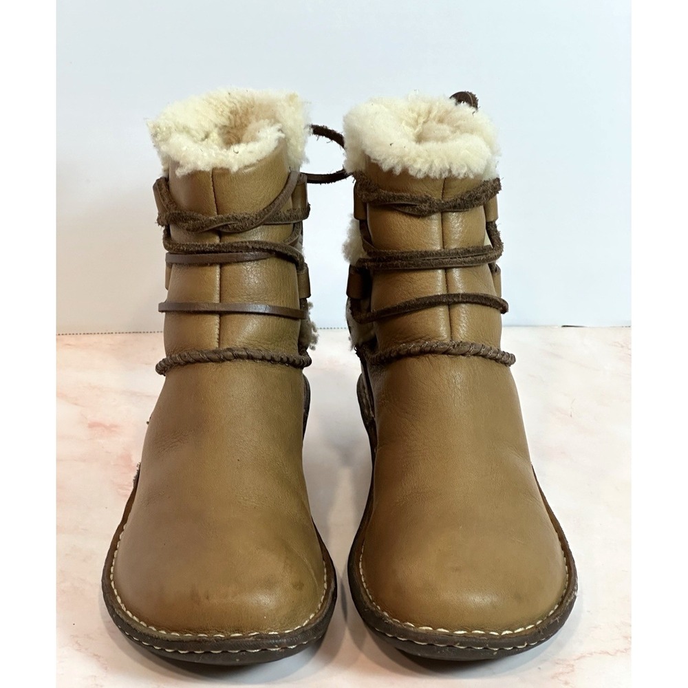 UGG Caspia 1932 Short Tan Brown Leather Shearling Lace Up Boots  Women's size 6